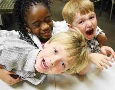 什么引起了儿童抽动症呢